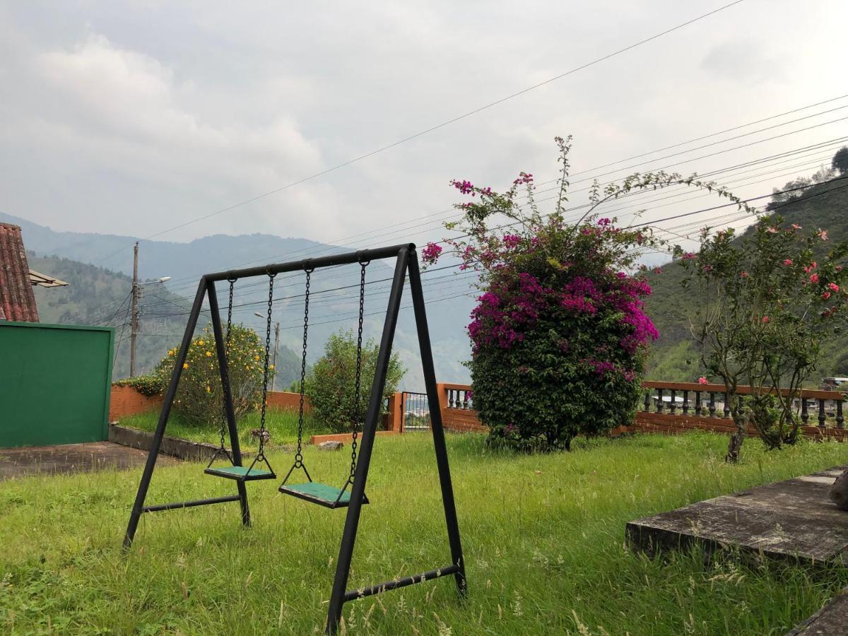 Mountain Chalet - Tungurahua Hot Springs/Aguas Termales Banos  Exterior photo