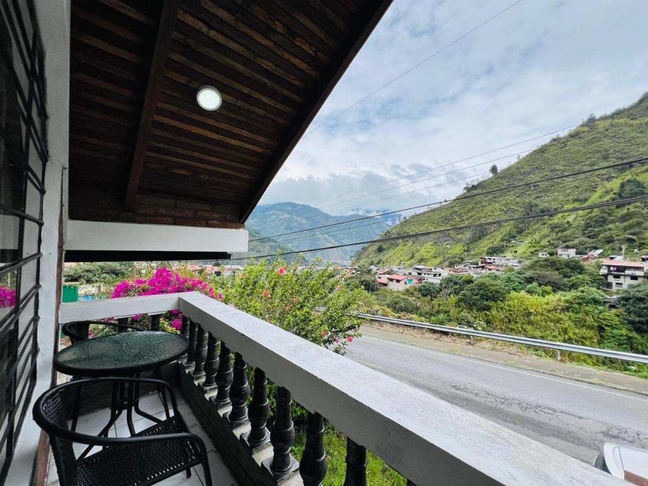 Mountain Chalet - Tungurahua Hot Springs/Aguas Termales Banos  Exterior photo
