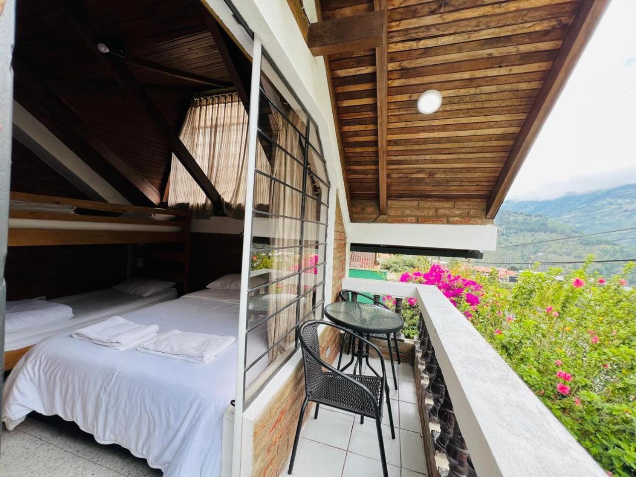 Mountain Chalet - Tungurahua Hot Springs/Aguas Termales Banos  Exterior photo
