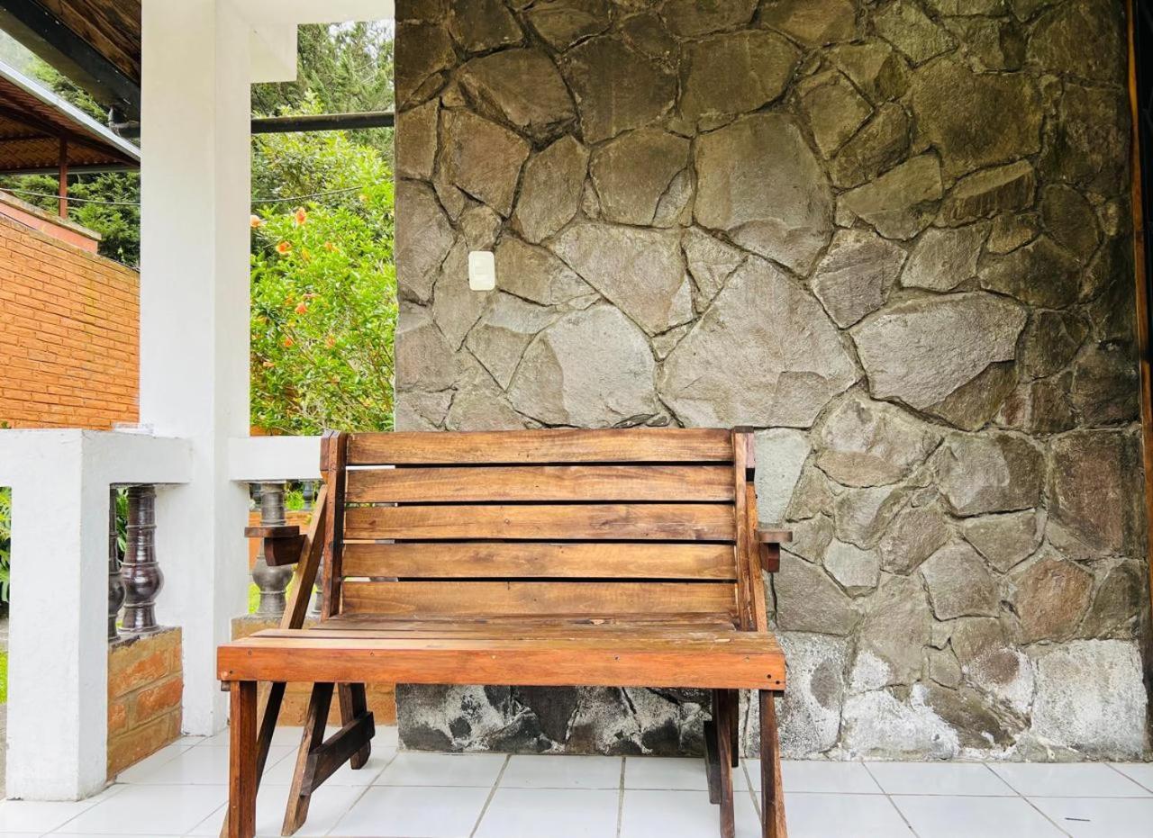 Mountain Chalet - Tungurahua Hot Springs/Aguas Termales Banos  Exterior photo